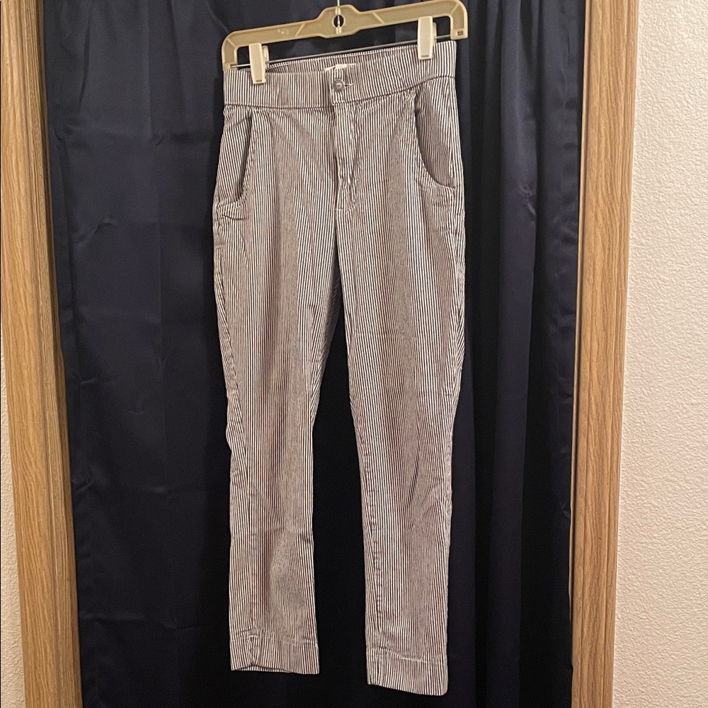 Women’s Hollister black & white pinstriped crop pants
Size XS